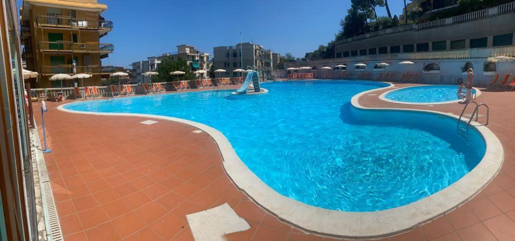 פייטרה ליגורה Hotel Paco מראה חיצוני תמונה