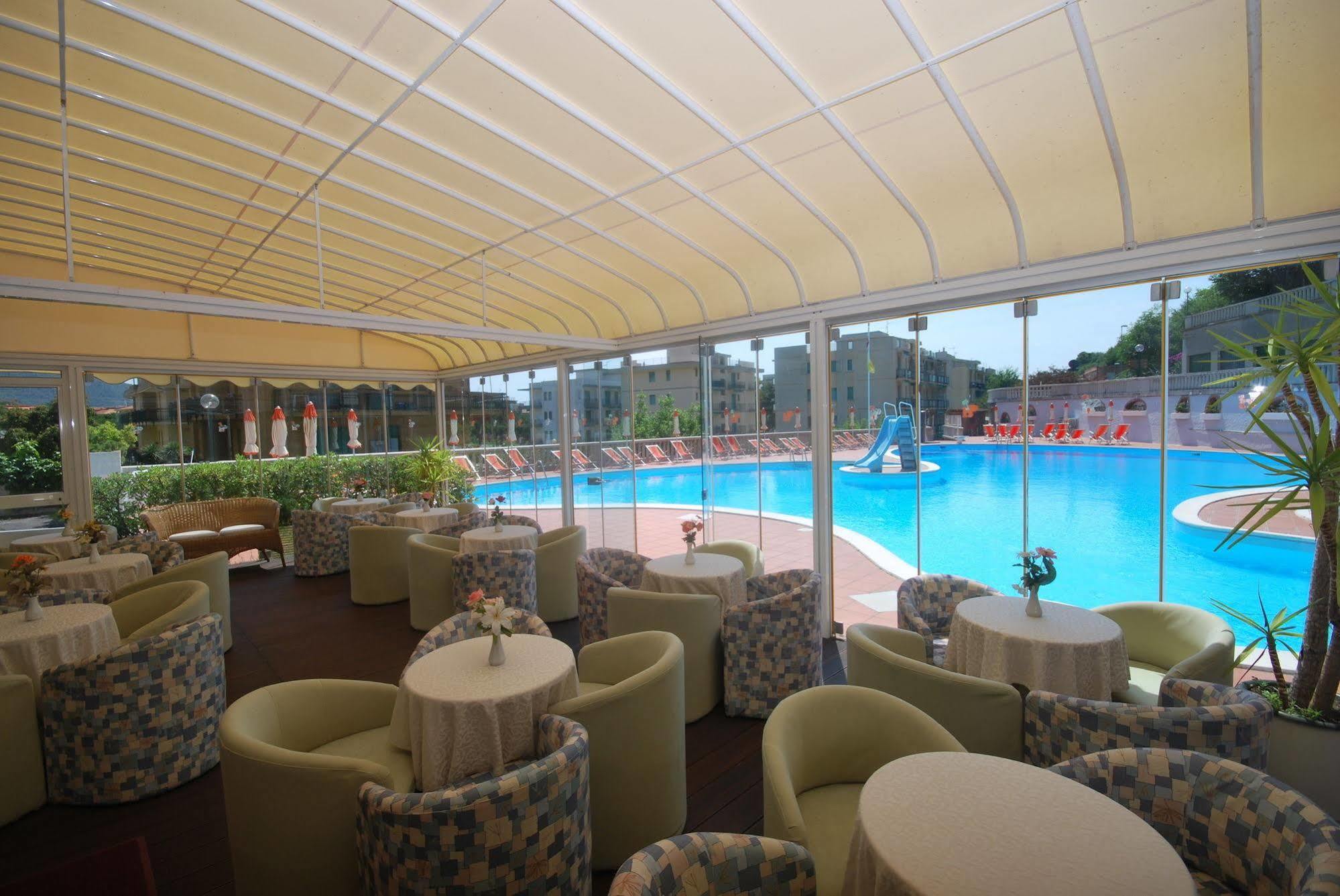 פייטרה ליגורה Hotel Paco מראה חיצוני תמונה